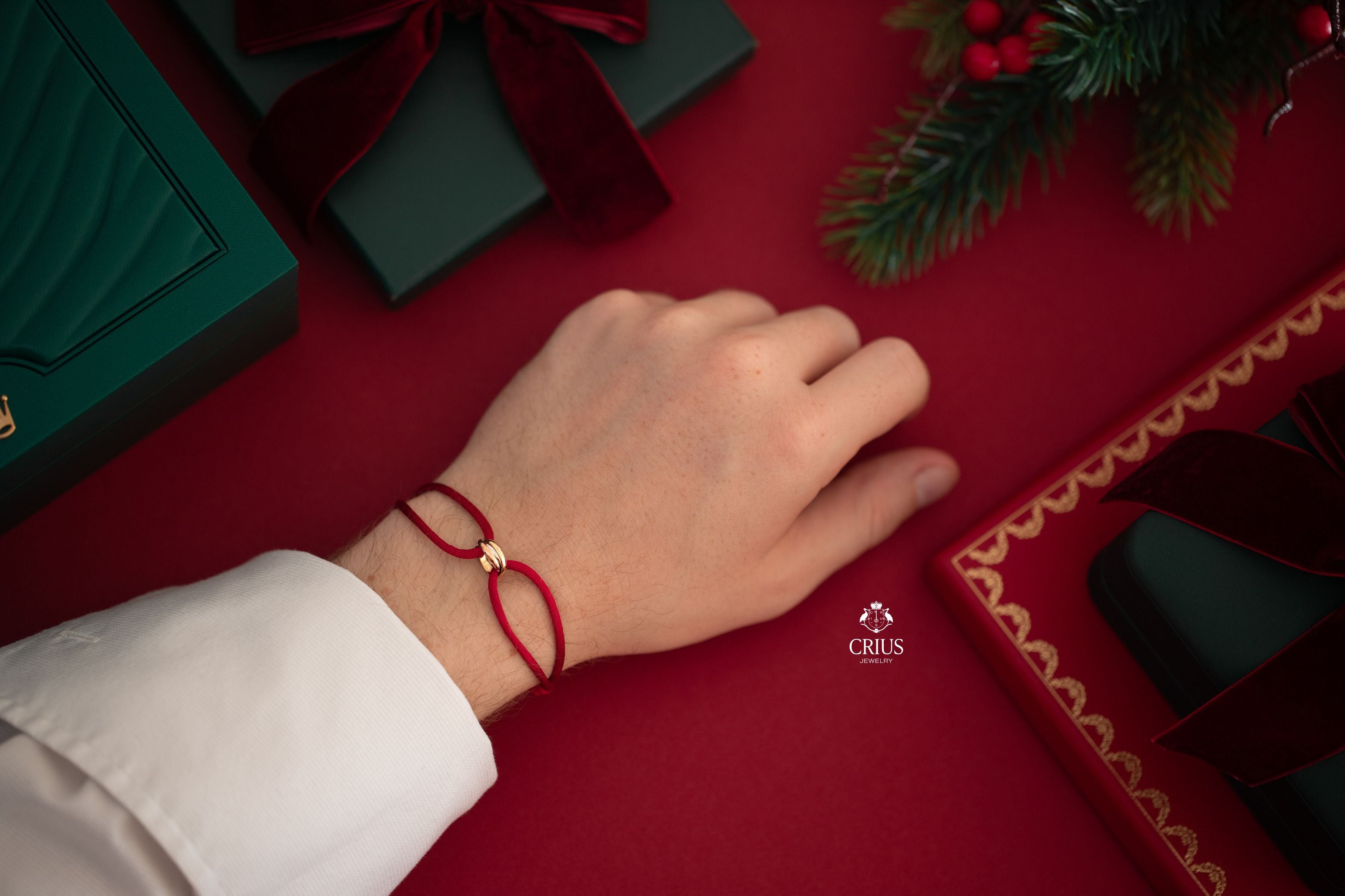 GIFTING IN GLOWING GOLD